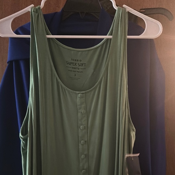 Torrid Olive Green Button-Front Tank Top - Picture 2 of 5